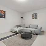 아파트 Bright Minimalist 1-bedroom In 부쿠레슈티