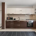 Bright Minimalist 1-bedroom In * 부쿠레슈티