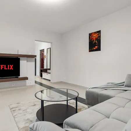 Apartment Urban Comfort - 1-bedroom, Balcony & Workspace