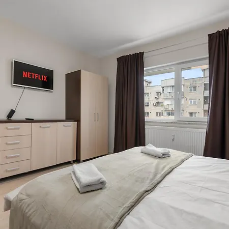 Urban Comfort - 1-bedroom, Balcony & Workspace * Bucharest