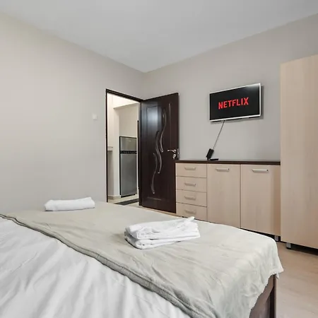 Apartment Urban Comfort - 1-bedroom, Balcony & Workspace Bucharest