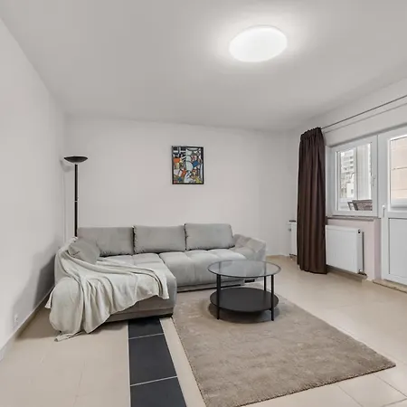 Apartment Urban Comfort - 1-bedroom, Balcony & Workspace