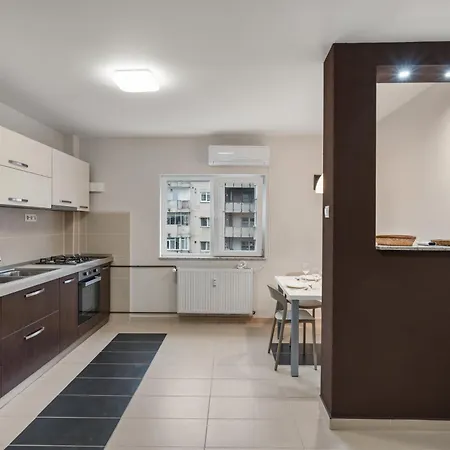 Apartment Urban Comfort - 1-bedroom, Balcony & Workspace Bucharest