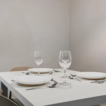 Apartment Urban Comfort - 1-bedroom, Balcony & Workspace