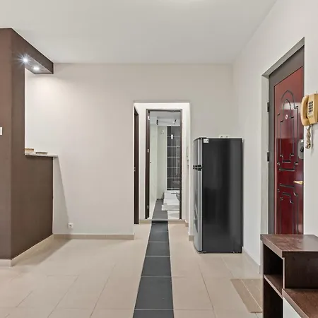 Urban Comfort - 1-bedroom, Balcony & Workspace * Bucharest