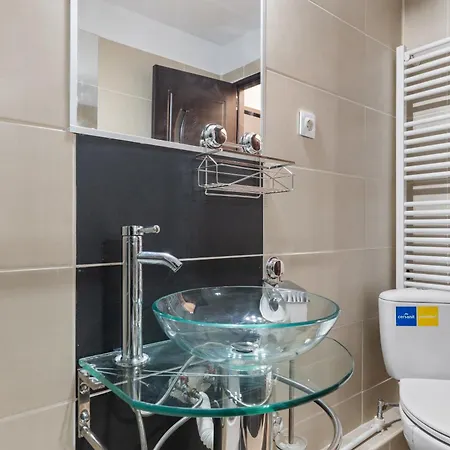 Urban Comfort - 1-bedroom, Balcony & Workspace *