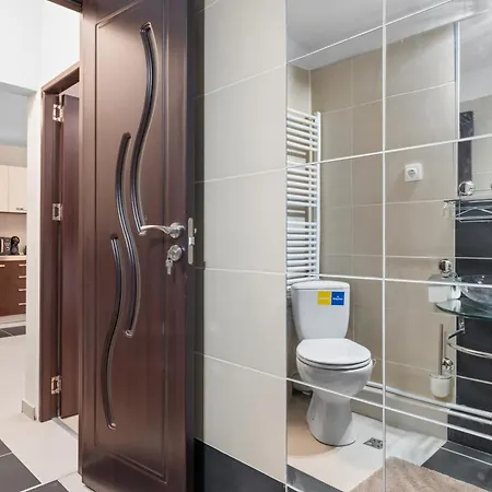 Urban Comfort - 1-bedroom, Balcony & Workspace Bucharest