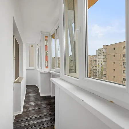 Apartment Urban Comfort - 1-bedroom, Balcony & Workspace Bucharest