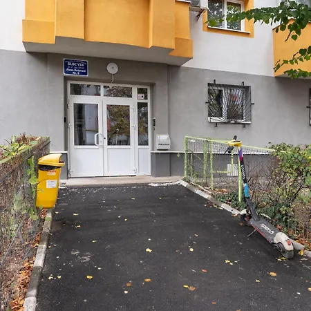 Urban Comfort - 1-bedroom, Balcony & Workspace Bucharest