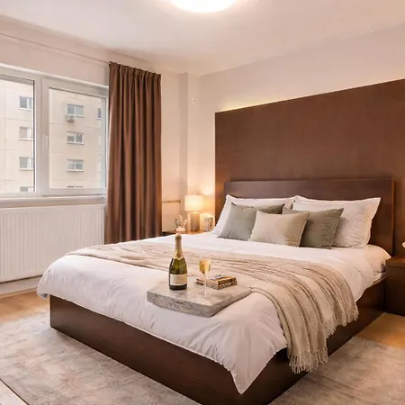 Urban Comfort - 1-bedroom, Balcony & Workspace * Bucharest