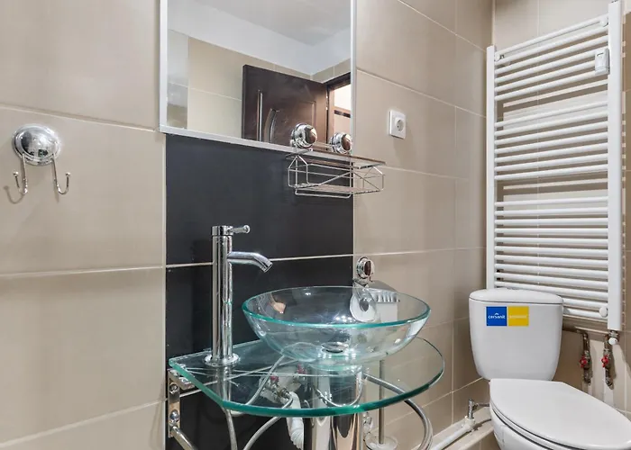 Bright Minimalist 1-bedroom In *